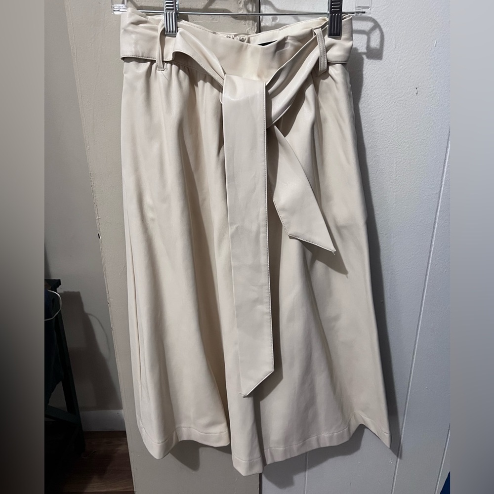 WHO What Where full faux leather cream midi skirt size small